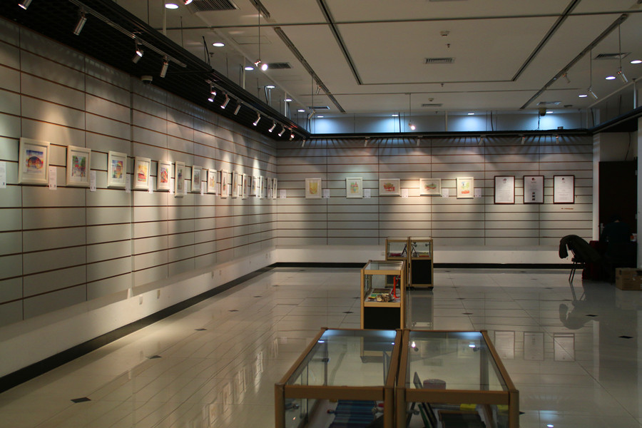 500-colored pencil drawings show held in Beijing