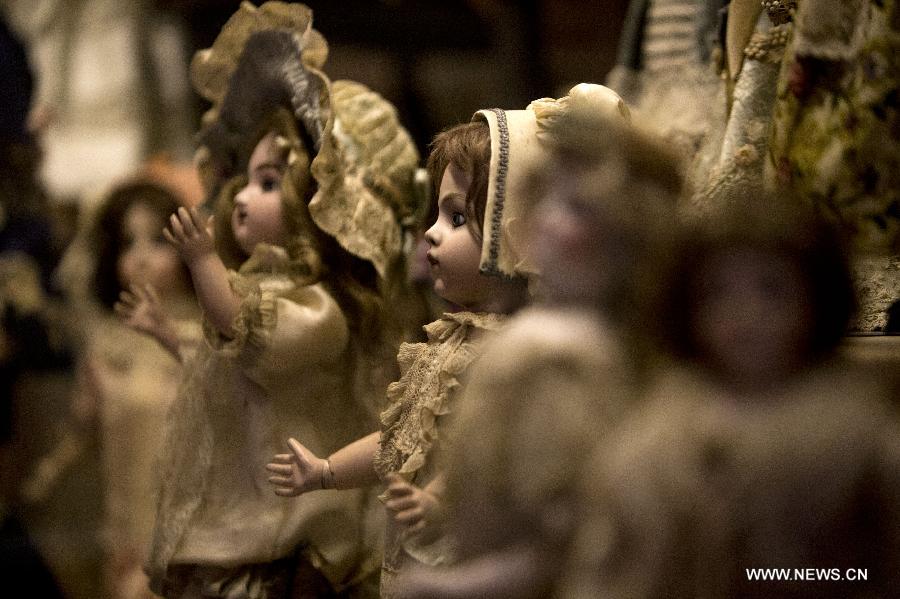 Exhibition of ancient dolls in Argentina