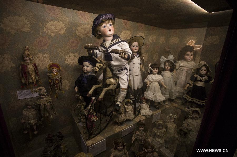 Exhibition of ancient dolls in Argentina