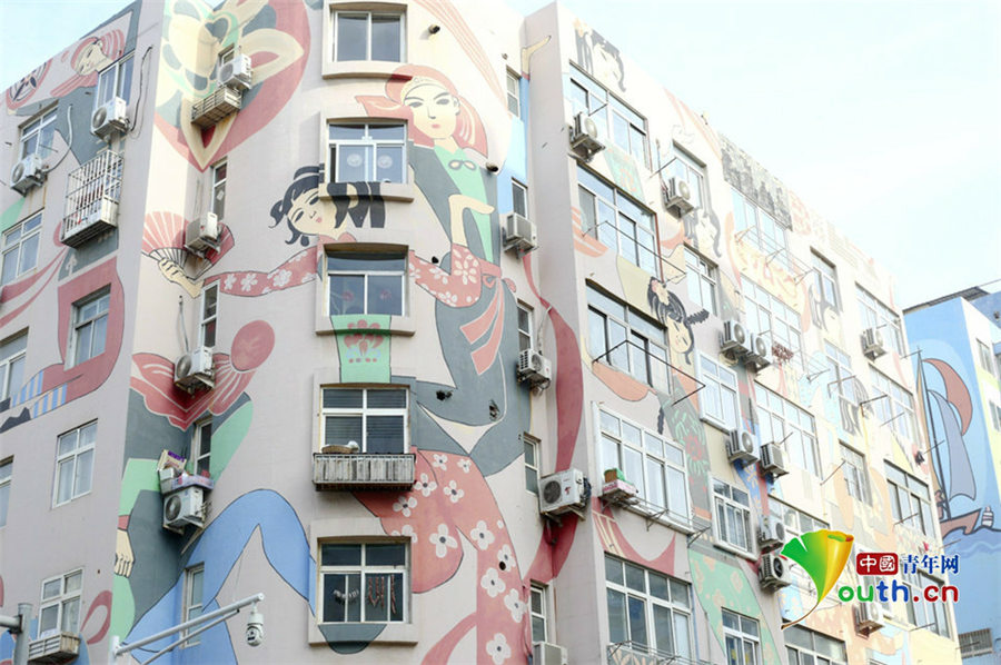 Eye-catching wall paintings in Qingdao