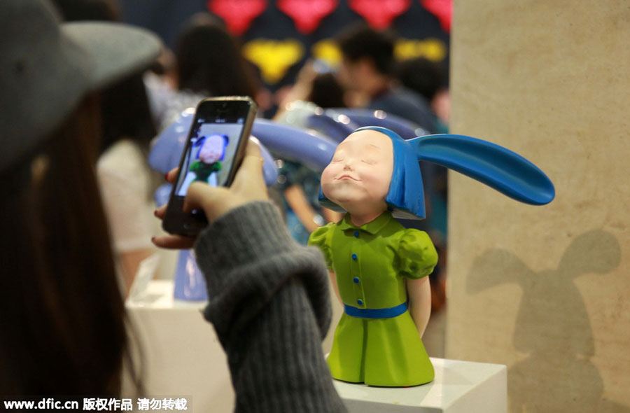 Global galleries display works at the 2015 Art Beijing expo