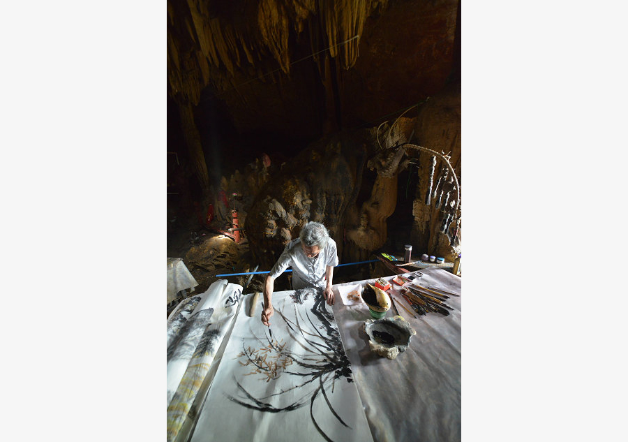 Artist paints in cave studio for 30 years