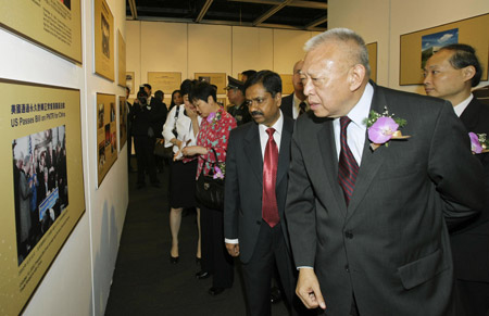 Photo exhibition held in HK to mark 30 years of Sino-US diplomatic relations