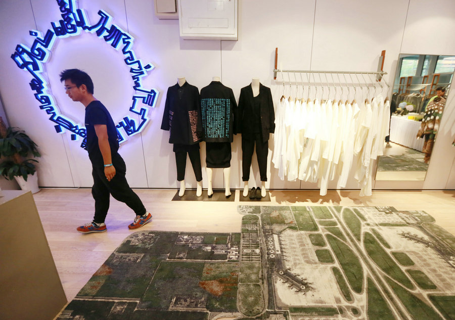 Art exhibition pops up in Beijing clothing store