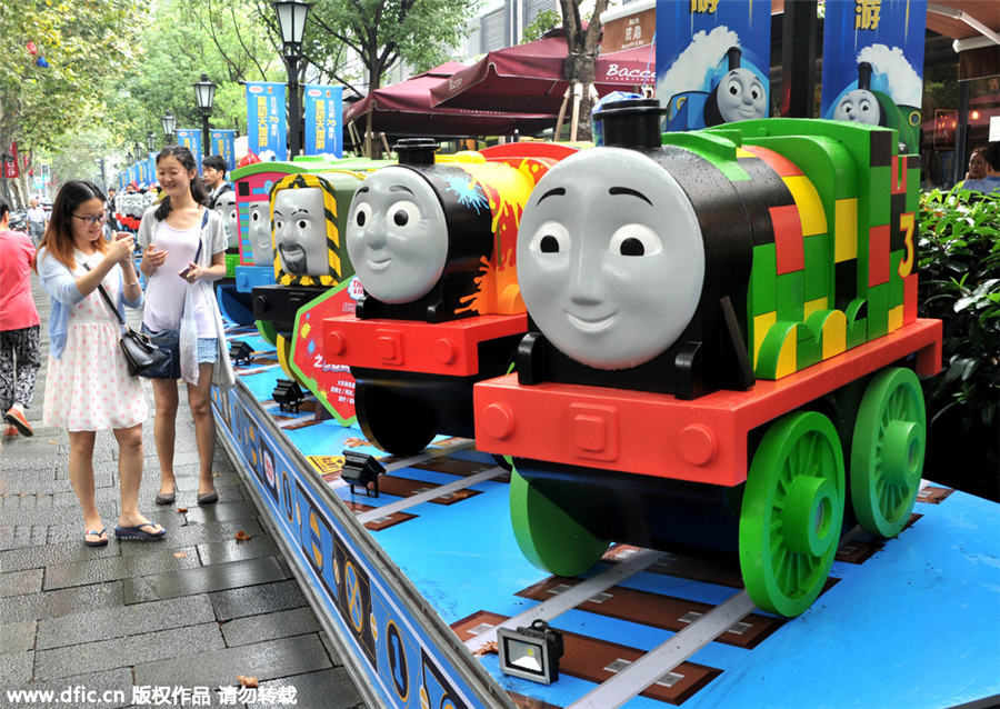 Thomas the Tank Engine captures Shanghai street