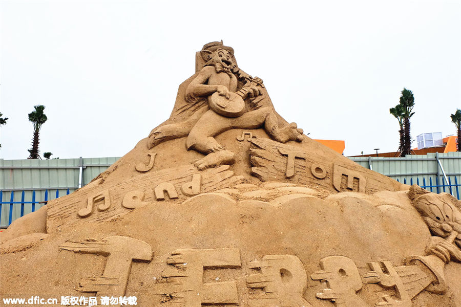 Vivid sand sculptures attract visitors in Hunan