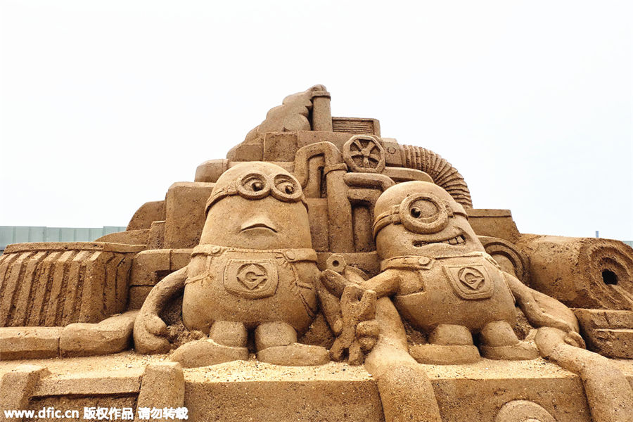 Vivid sand sculptures attract visitors in Hunan