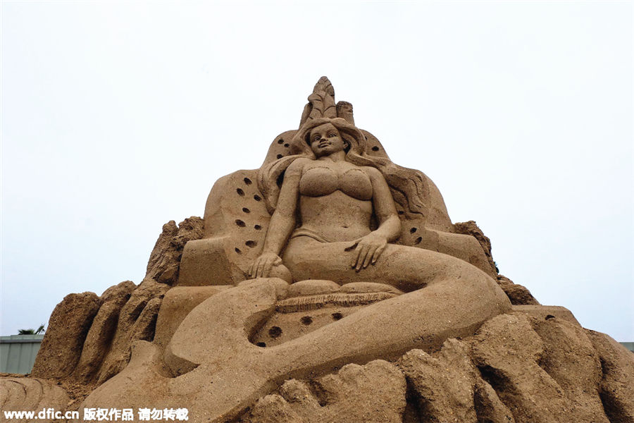 Vivid sand sculptures attract visitors in Hunan