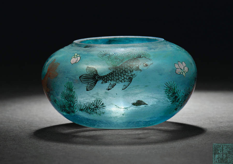 Exquisite ancient Chinese glass wares