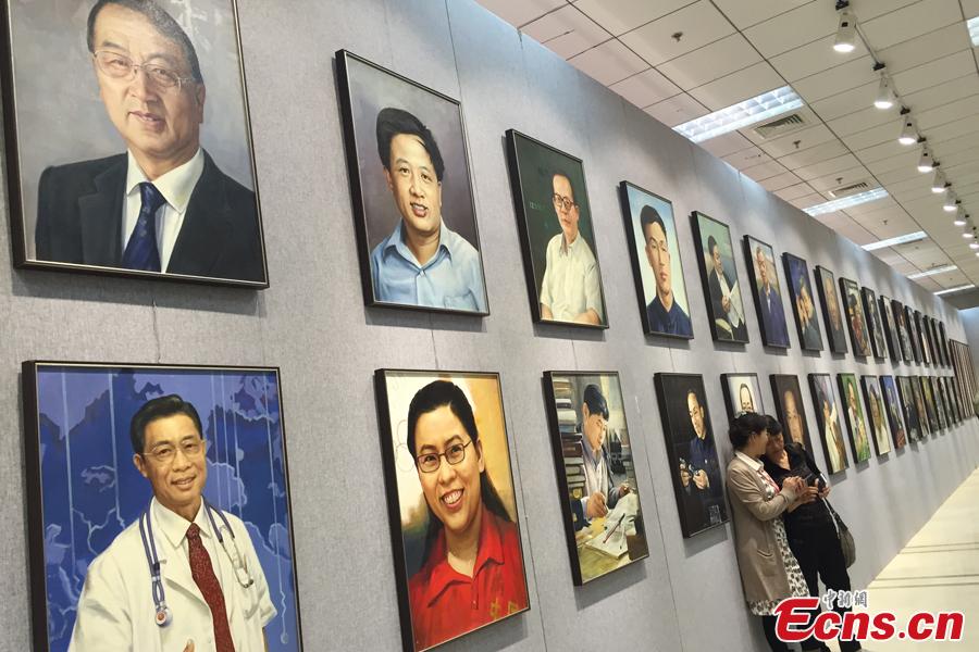 Curtain rises on art exhibition of 'China's pacesetters'