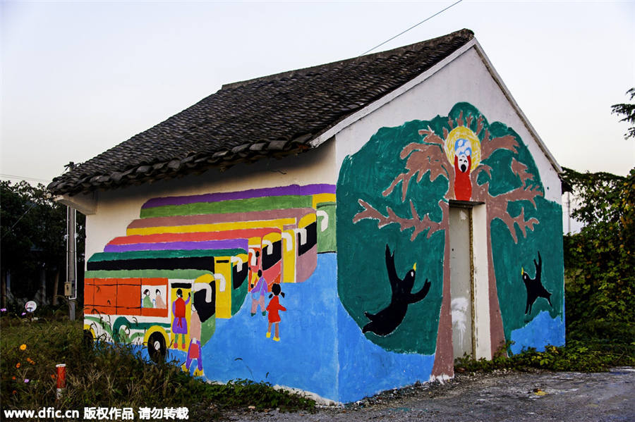 French artist adds color to China's countryside