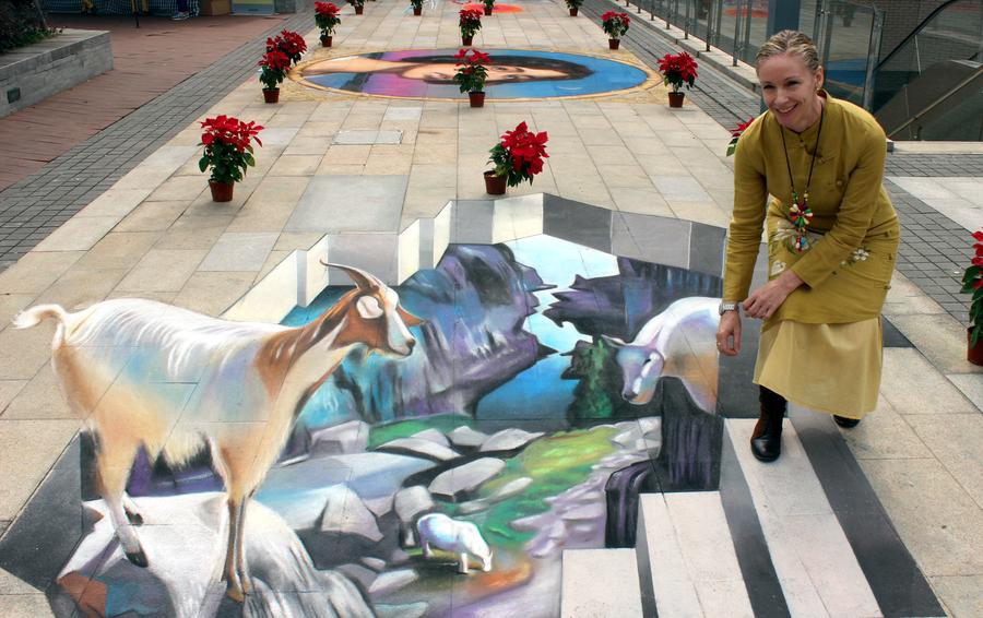 Artist creates 3D pastel work in E China