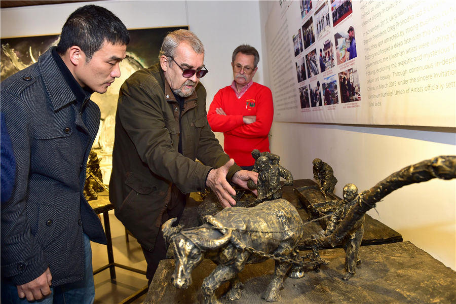 Ukraine sculptors set up workshop in China