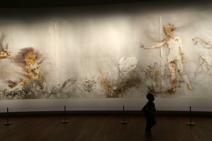 Suzhou displays Cai Guoqiang's gunpowder art 'Day and Night'