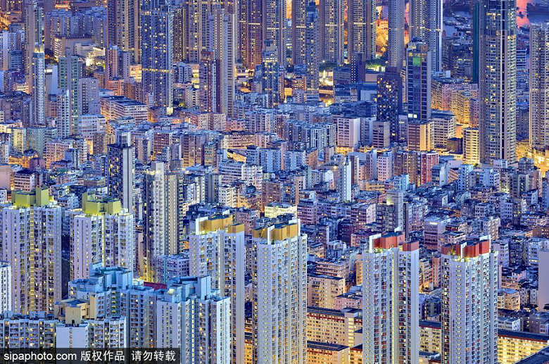 French photographer captures 'The Blue Moment' in HK