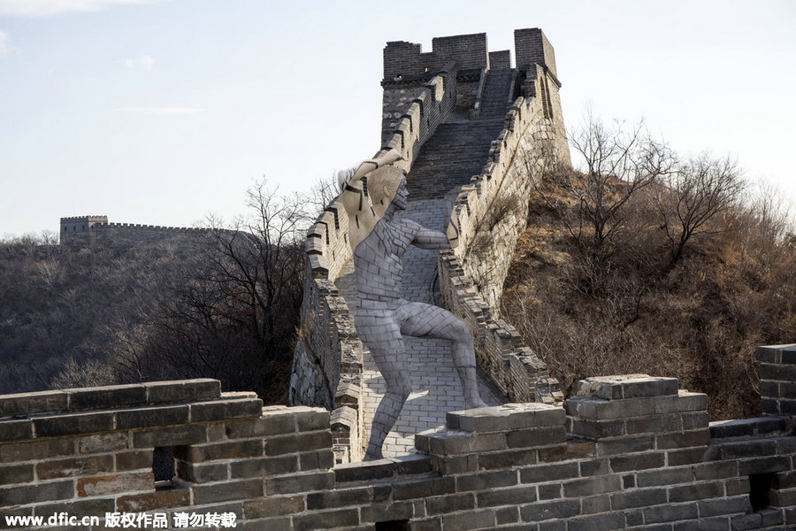 US body paint artist blends people into iconic sights