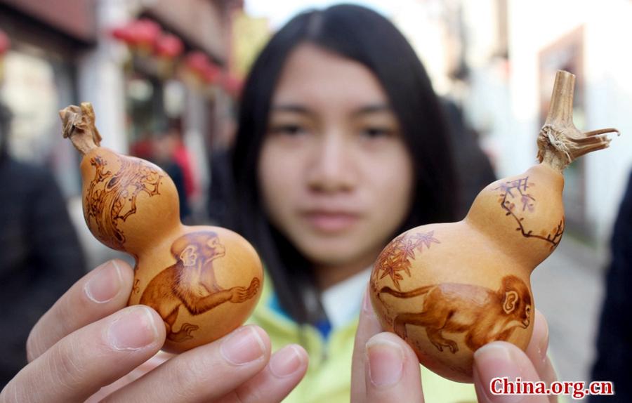 Monkeys on artist's gourd pyrography