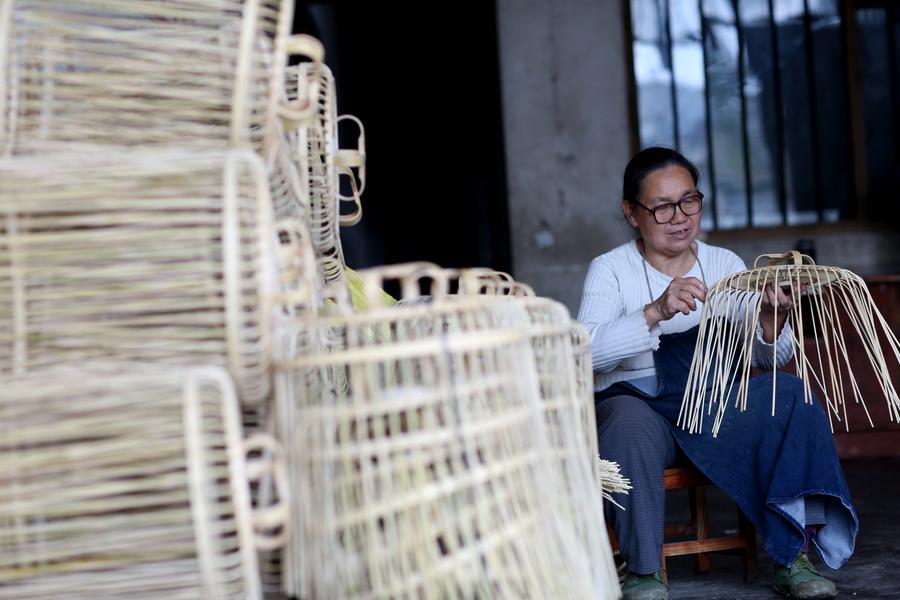 Hand-made birdcage family workshop in China's Guangxi
