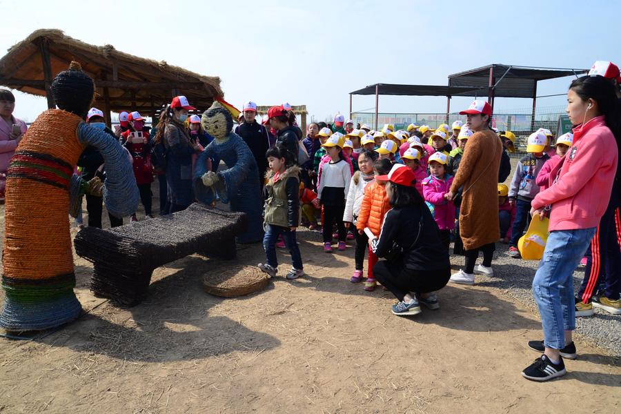 Straw arts festival marked in Shandong