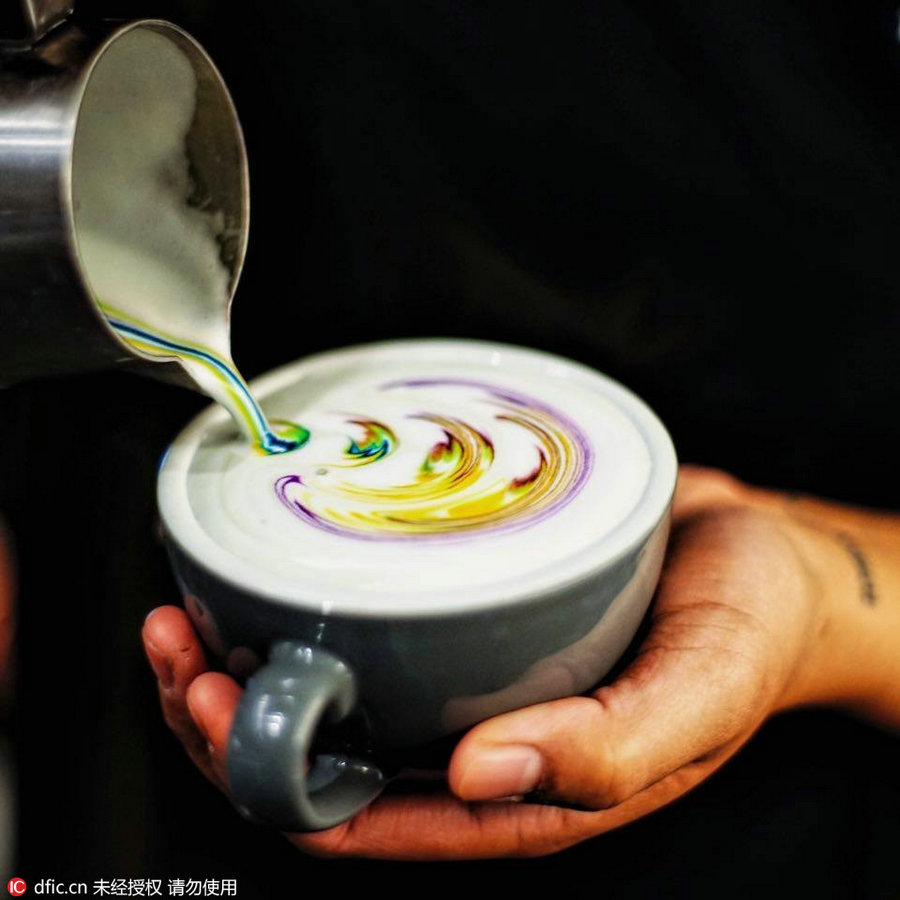 Coffee 'talks' by colorful latte art