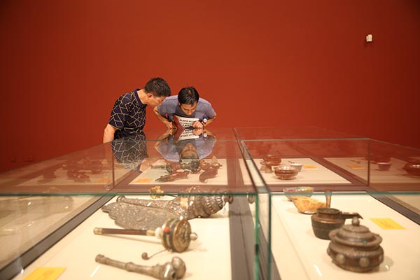 Thangka paintings on Tibetan medicine on display