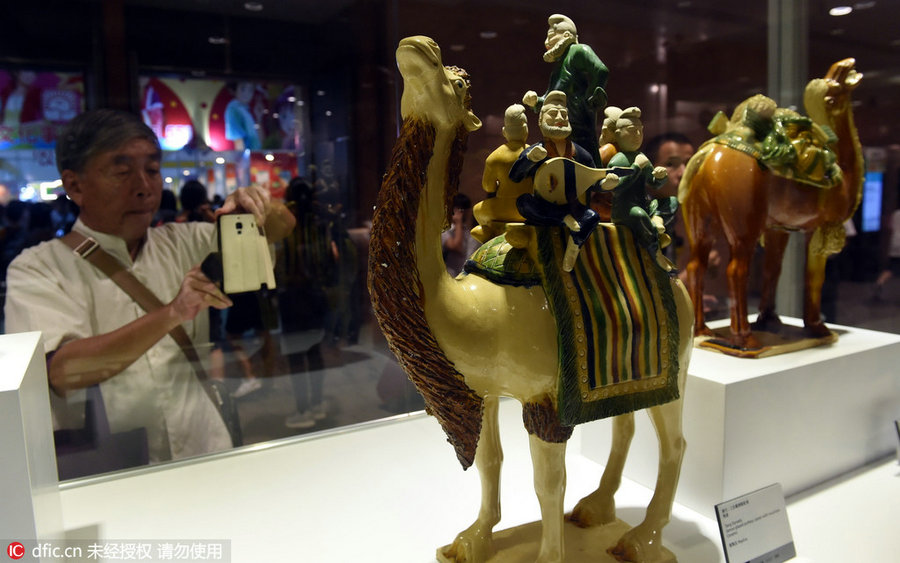 Silk road culture sparkles at Hong Kong book fair