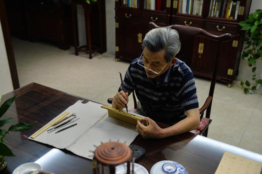 Liuqing Bamboo carving artist