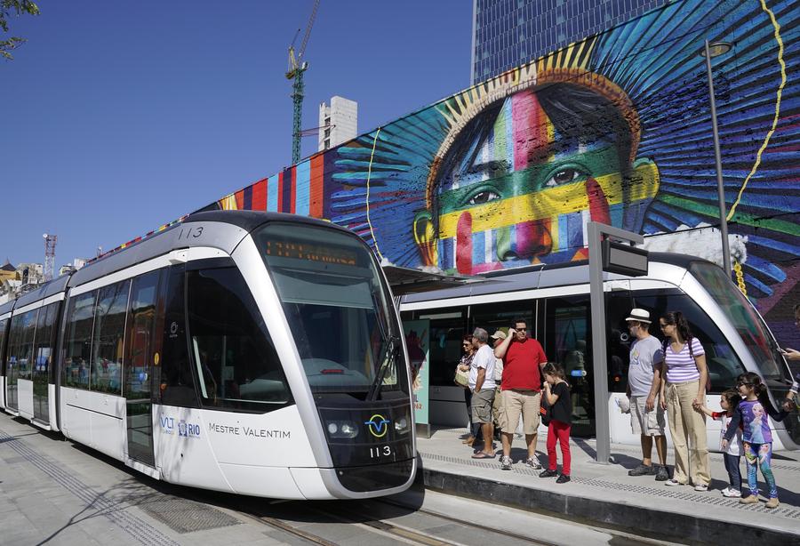 Giant graffiti painting greets Rio 2016 Olympic Games in Brazil