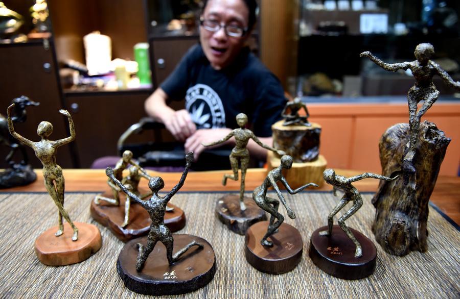 Artworks on wheelchair: Lin Cheng-Fa and his sculptures