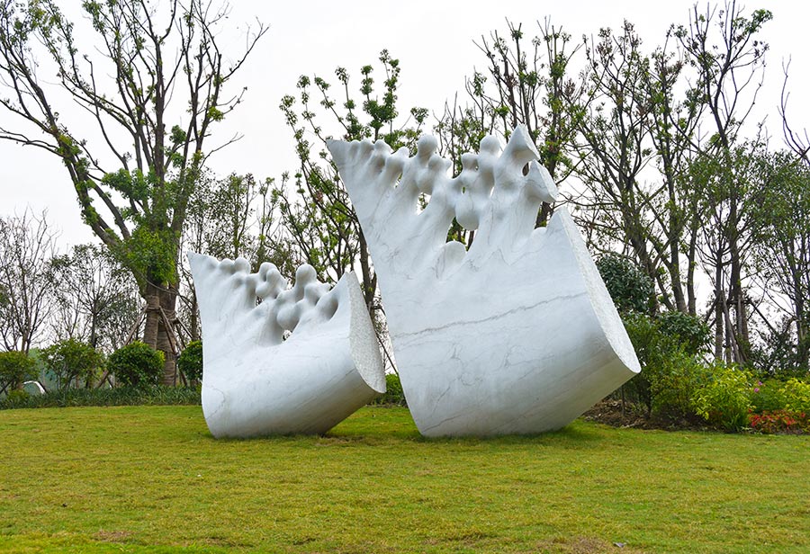 Sculptures turn Zhejiang seaside into visual feast