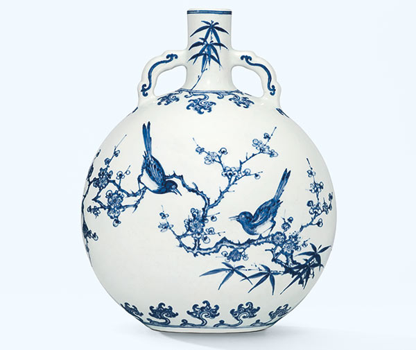 Chinese ceramics hammered off for high price at Christie's auction