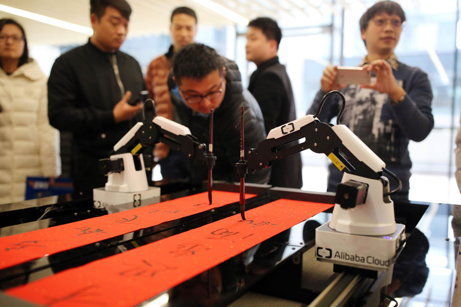 Robot writes Spring Festival couplets