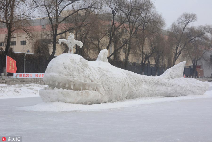 Retiree creates ice sculptures to greet Spring Festival in Jilin