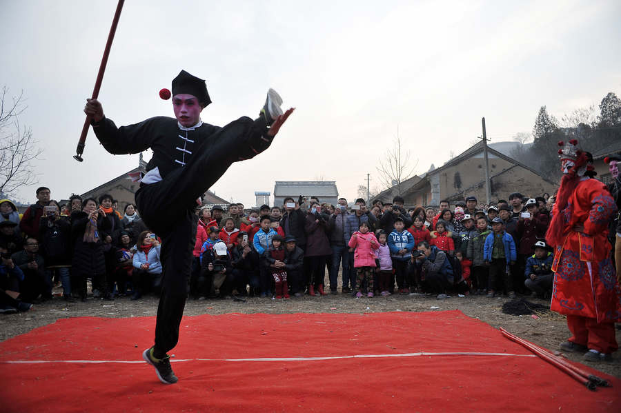 Gruesome performers give Chinese New Year crowds a fright