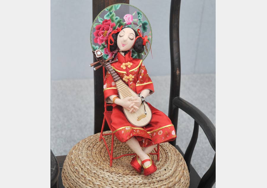 Shanghai exhibits exquisite works created by folk artists