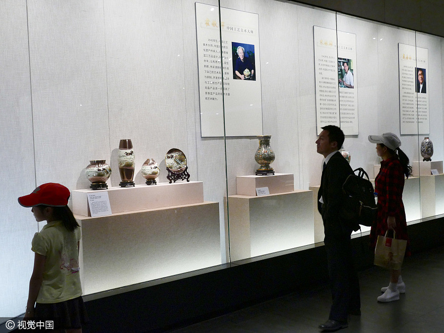 Exhibition of exquisite cloisonne enamel held in Beijing