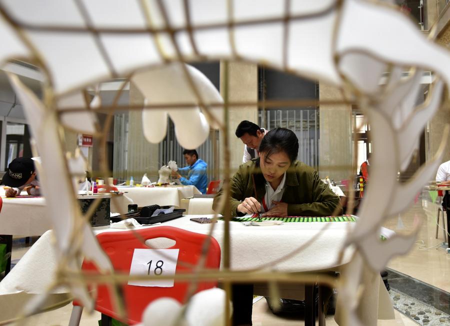 Kite making contest held in Langfang, N China's Hebei