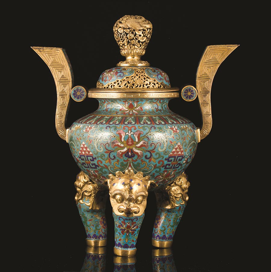 HK readies for big antiques fair