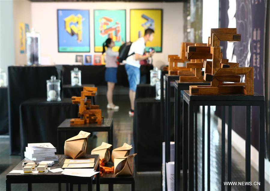 Works of fine arts graduates displayed in Tianjin