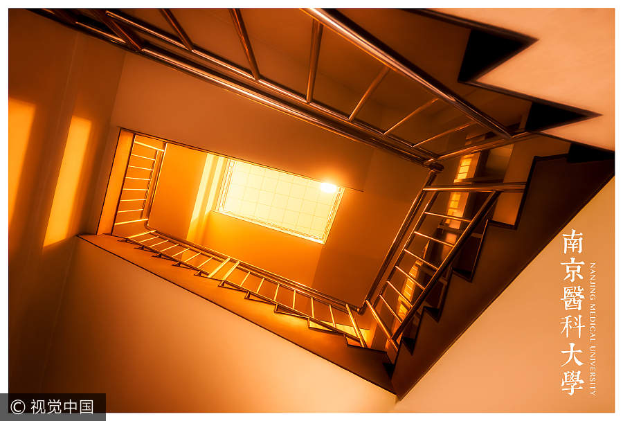 Student captures beautiful spiral stairways in Nanjing colleges