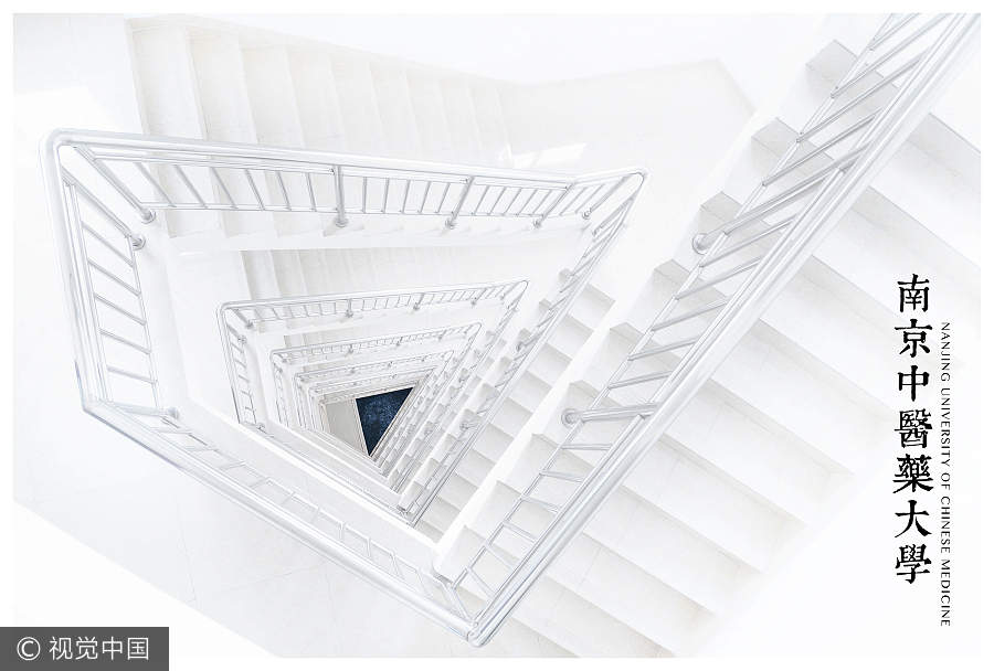 Student captures beautiful spiral stairways in Nanjing colleges