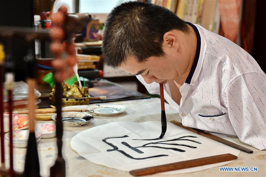 Man learns traditional Chinese art skills to change fate