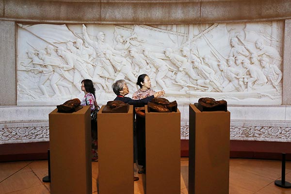 Museum holds sculpture display