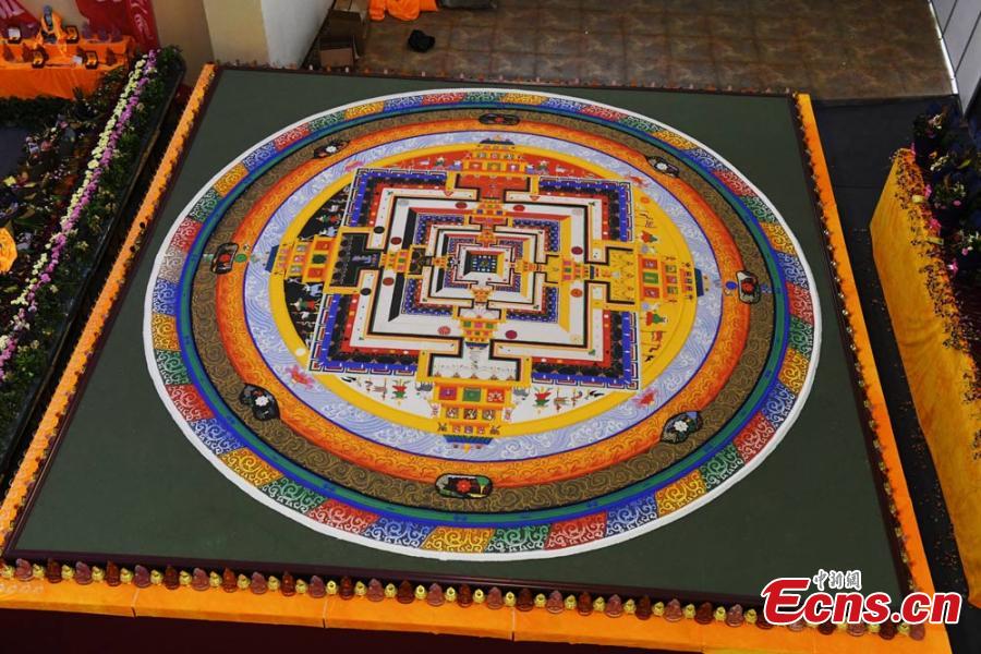 Sand mandala, 6.5 meters in diameter, on show in Dunhuang