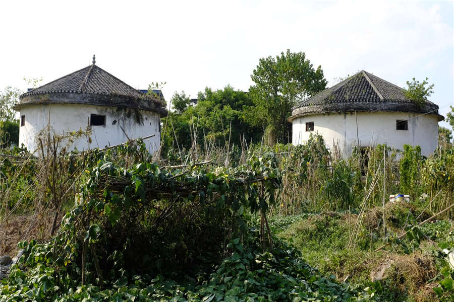 Young man records old Chongqing in pictures