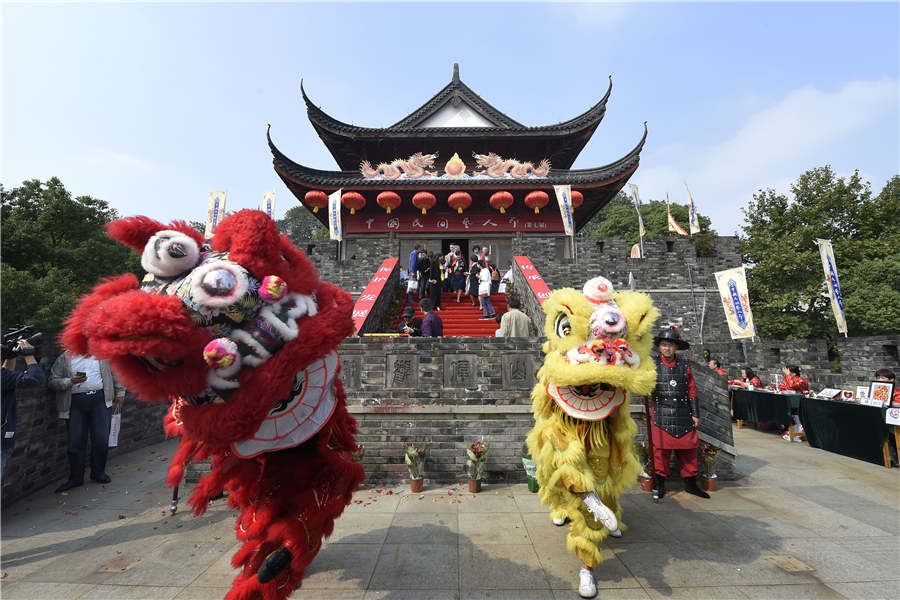 100 folk artists from across China show skills at Hangzhou festival