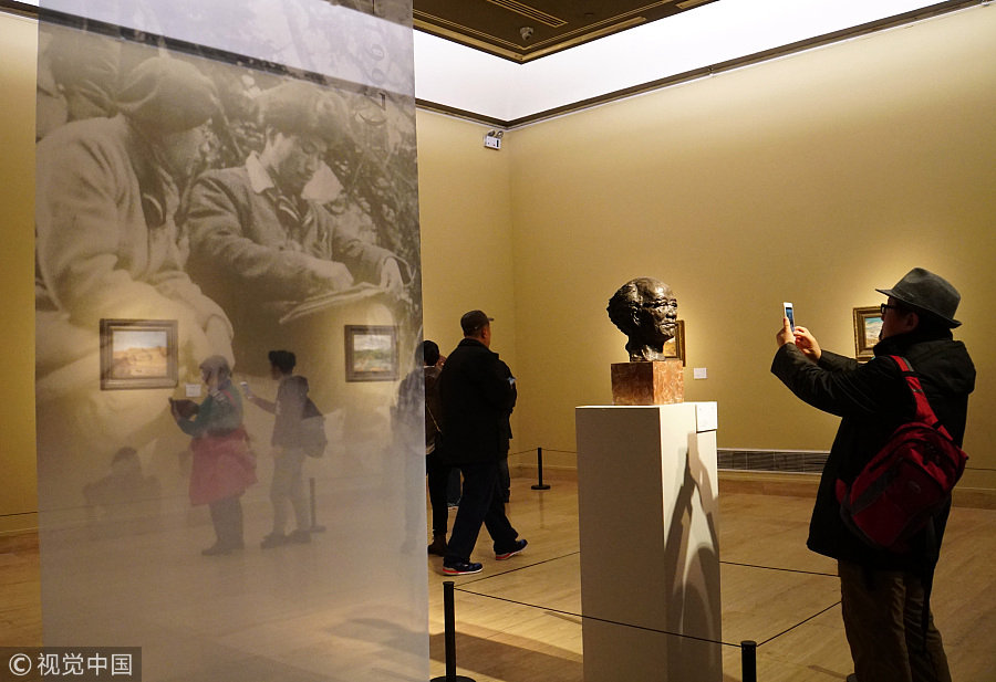 Exhibition of modern art masters draws crowd in Beijing