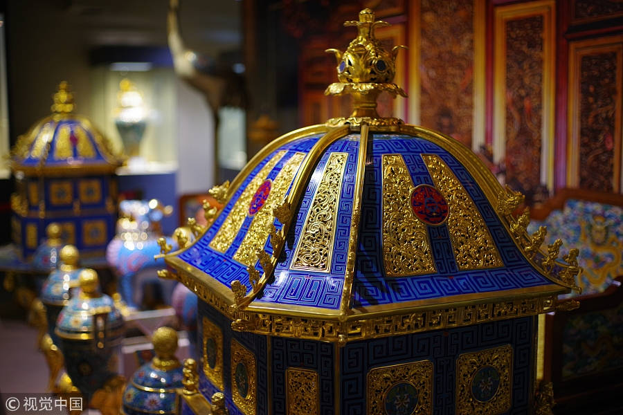 Explore cloisonne enamel factory in Beijing