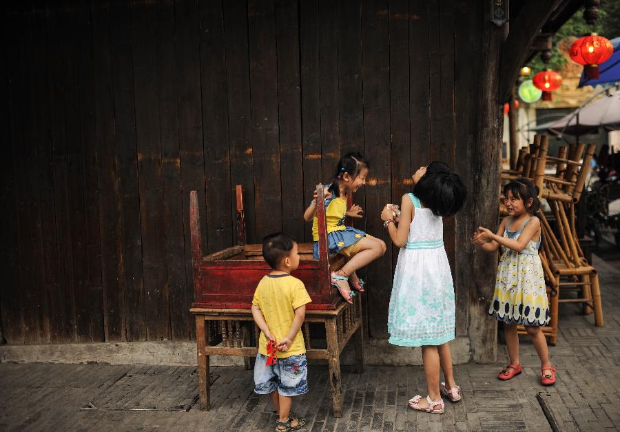 Life in ancient town of Chengdu, SW China