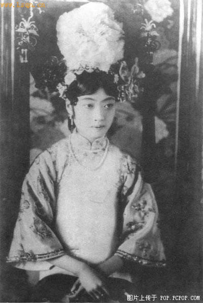 Photos of emperor's concubines in Qing Dynasty